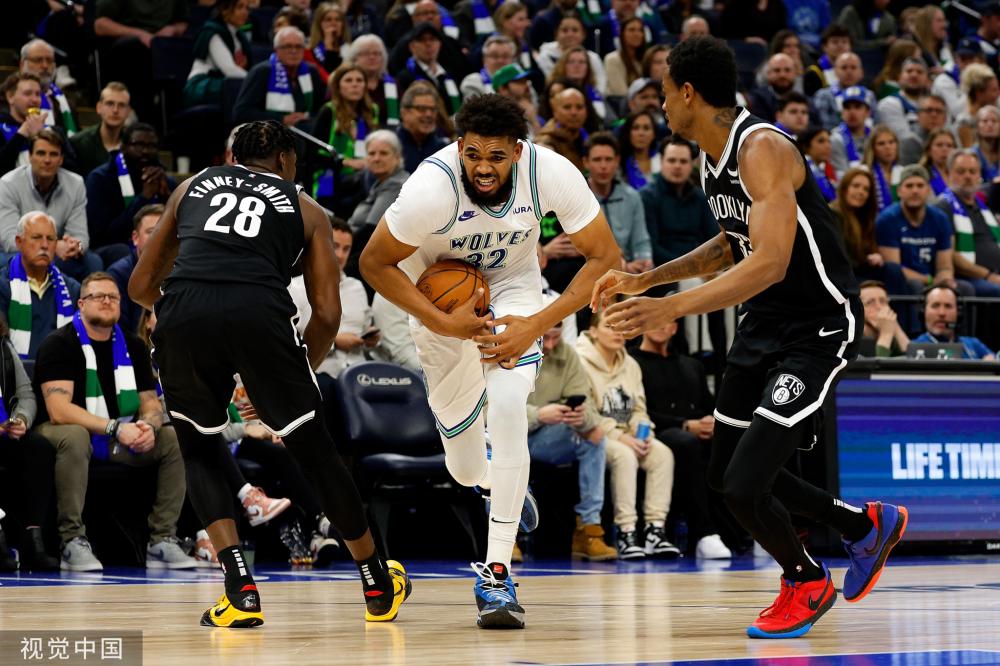 构成了鲜明 构成了鲜明