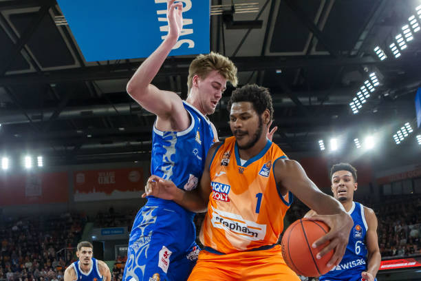 发生在比赛 发生在比赛