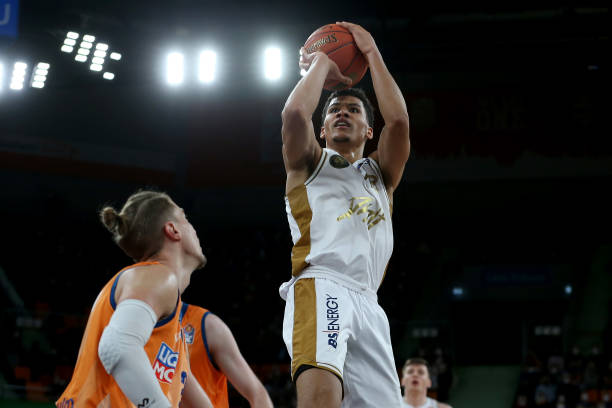 他的表现不 他的表现不